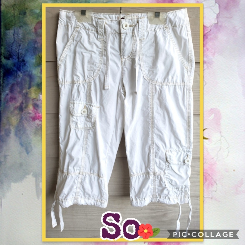 SO Bright White Utility Cargo Capri Pants